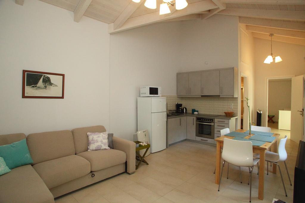 Wild Sea Apartments Áyios Nikítas Quarto foto